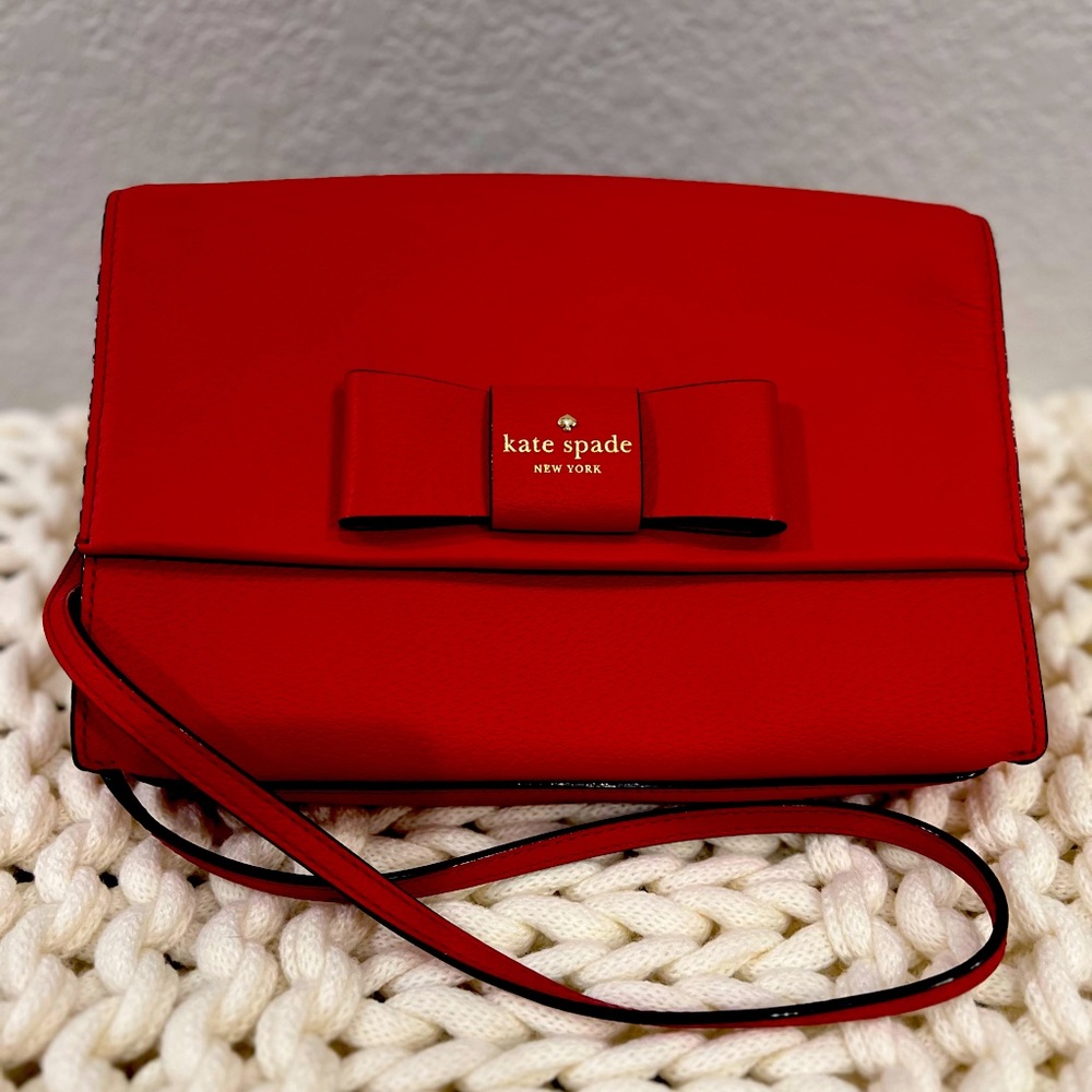 Brand New, Never Used Kate Spade Bag without Tag! Excellent for Christmas.